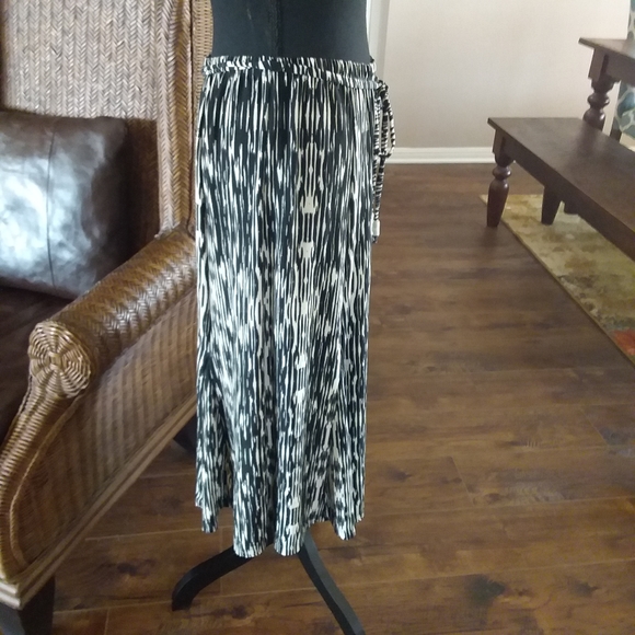 JM Collection Ladies Petite Skirt - Picture 4 of 8